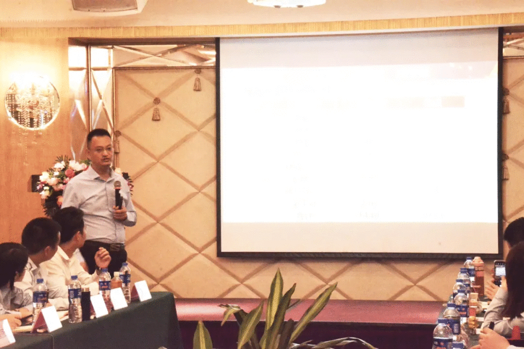 傲馬系統集團副總裁錢一鳴匯報 傲馬系統集團副總裁錢一鳴匯報